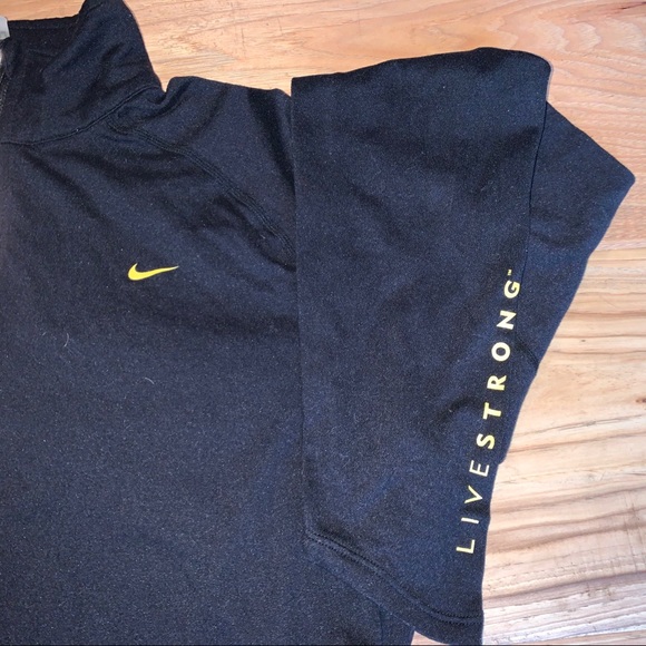 Women’s Nike live strong running long sleeve - Picture 4 of 5
